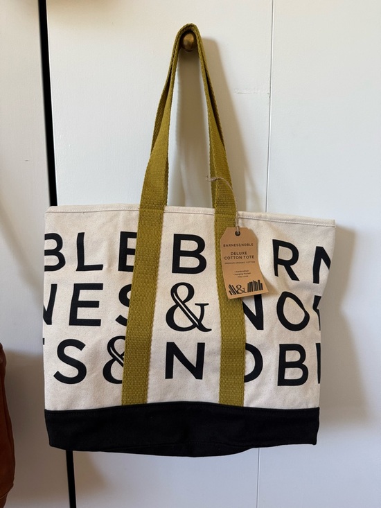 Handbags - Barnes and noble tote (NWT)